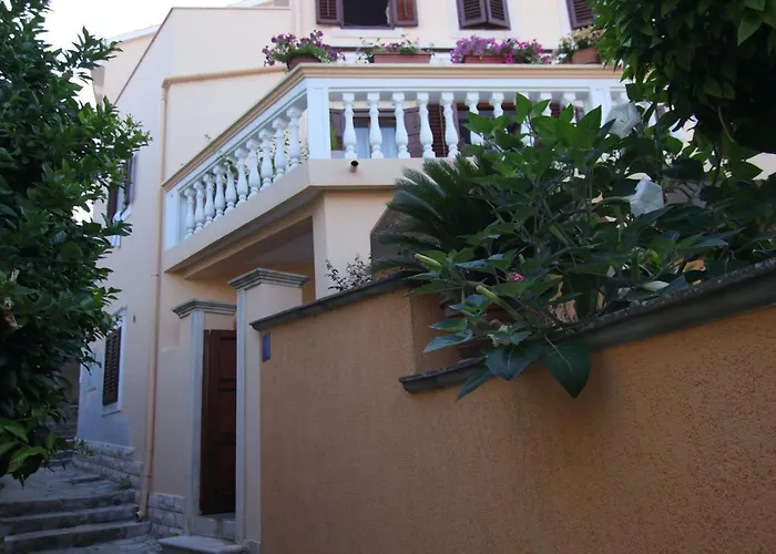 App With A Lovely Patio Mali Lošinj