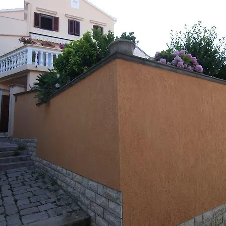 App With A Lovely Patio Apartman Mali Losinj