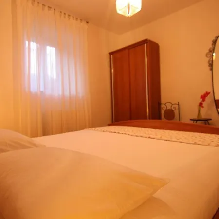 App With A Lovely Patio Apartman Mali Losinj