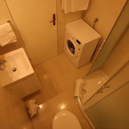 Apartment App With A Lovely Patio Mali Lošinj
