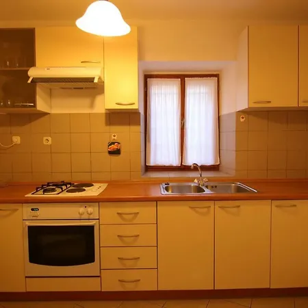 App With A Lovely Patio Mali Losinj