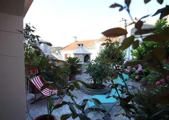 Apartmán App With A Lovely Patio Mali Lošinj