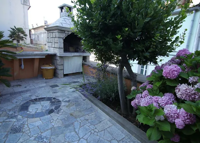 App With A Lovely Patio Mali Lošinj