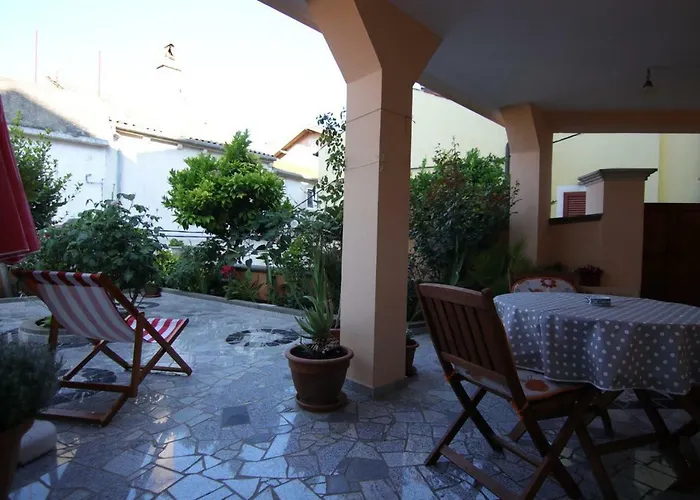 App With A Lovely Patio Mali Lošinj