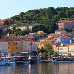 App With A Lovely Patio Apartamento Mali Lošinj